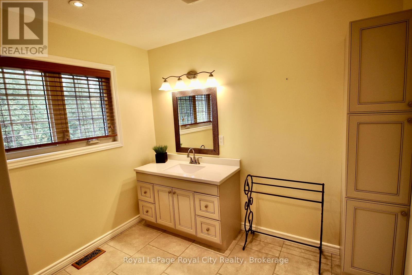 13 Elgin Street, Northern Bruce Peninsula, Ontario  N0H 2R0 - Photo 37 - X13019136