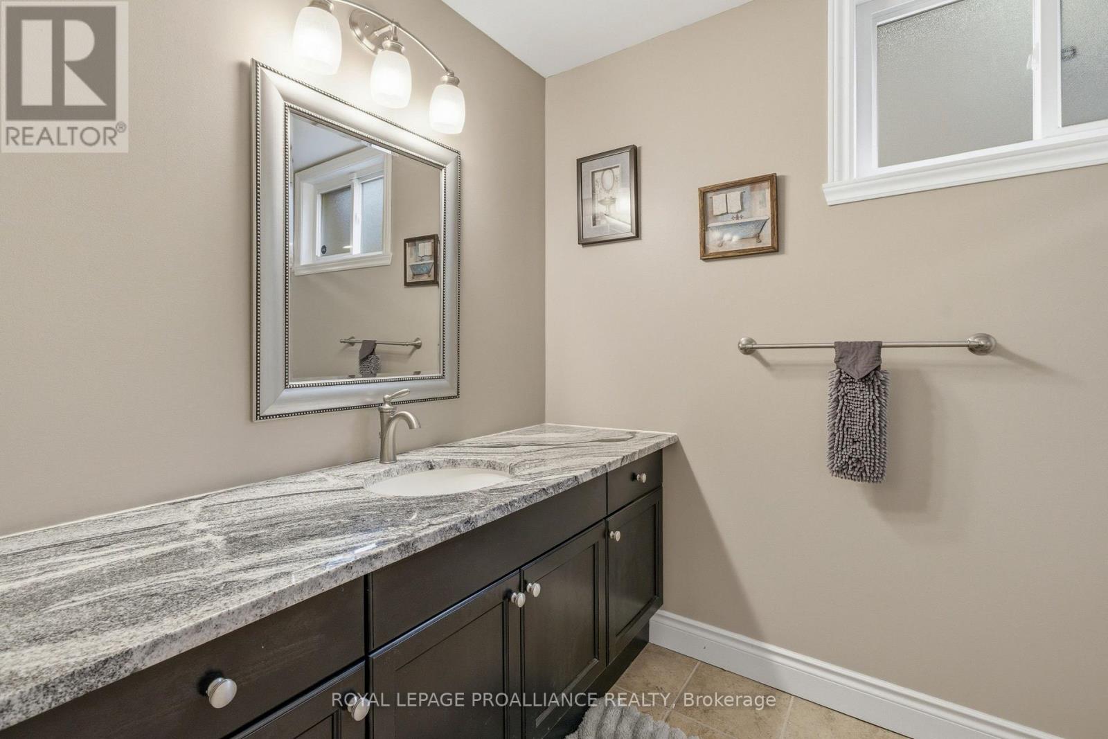 12 Pine Marsh Lane, Quinte West, Ontario  K8V 0A5 - Photo 37 - X13019100