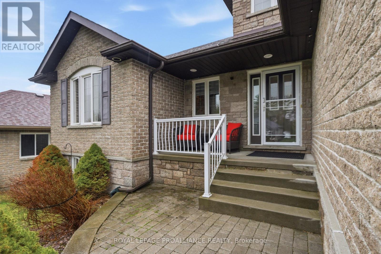 12 Pine Marsh Lane, Quinte West, Ontario  K8V 0A5 - Photo 5 - X13019100