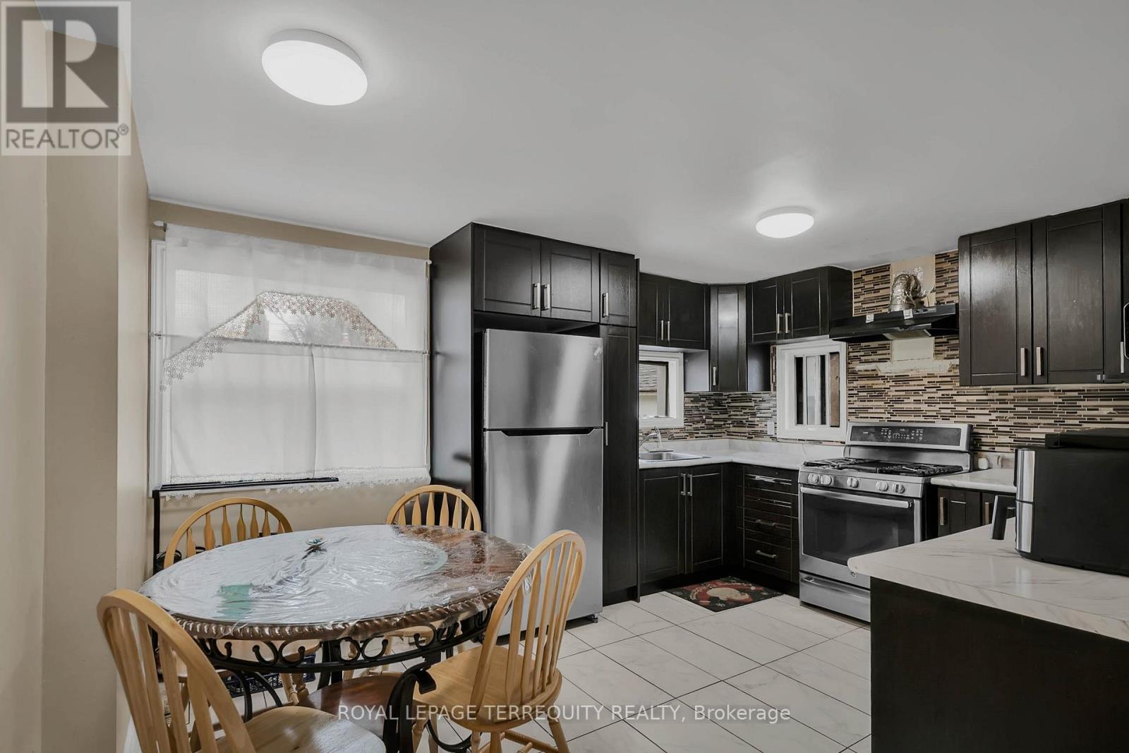 27 Phillip Avenue, Toronto, Ontario  M1N 3P8 - Photo 12 - E13019008