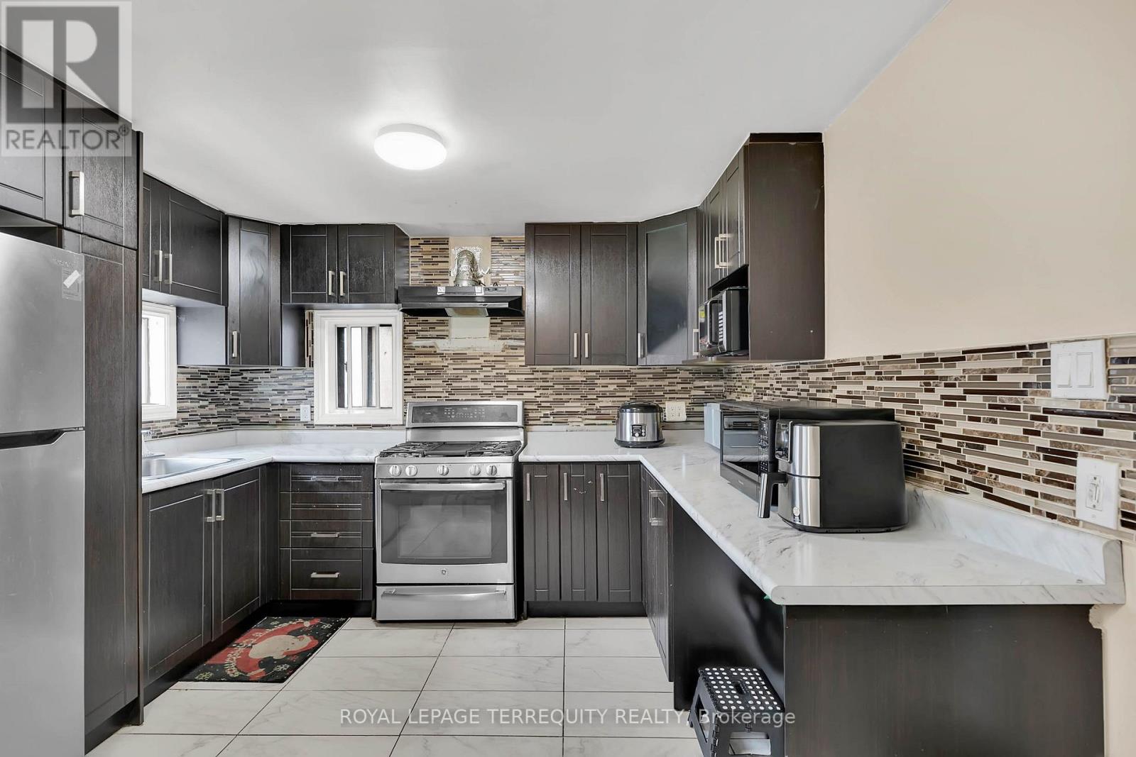 27 Phillip Avenue, Toronto, Ontario  M1N 3P8 - Photo 13 - E13019008