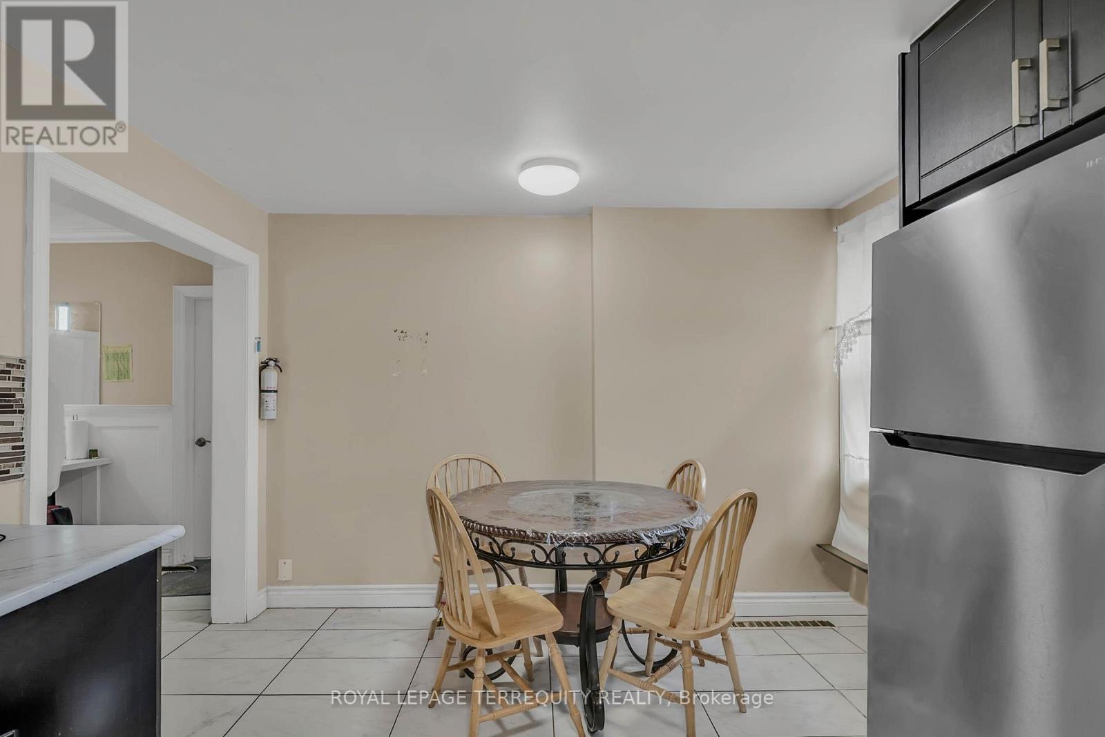 27 Phillip Avenue, Toronto, Ontario  M1N 3P8 - Photo 14 - E13019008