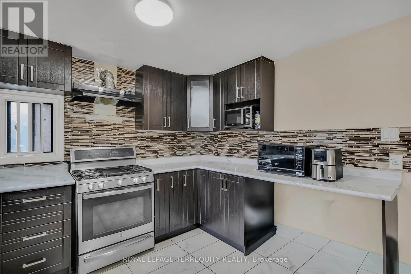 27 Phillip Avenue, Toronto, Ontario  M1N 3P8 - Photo 15 - E13019008