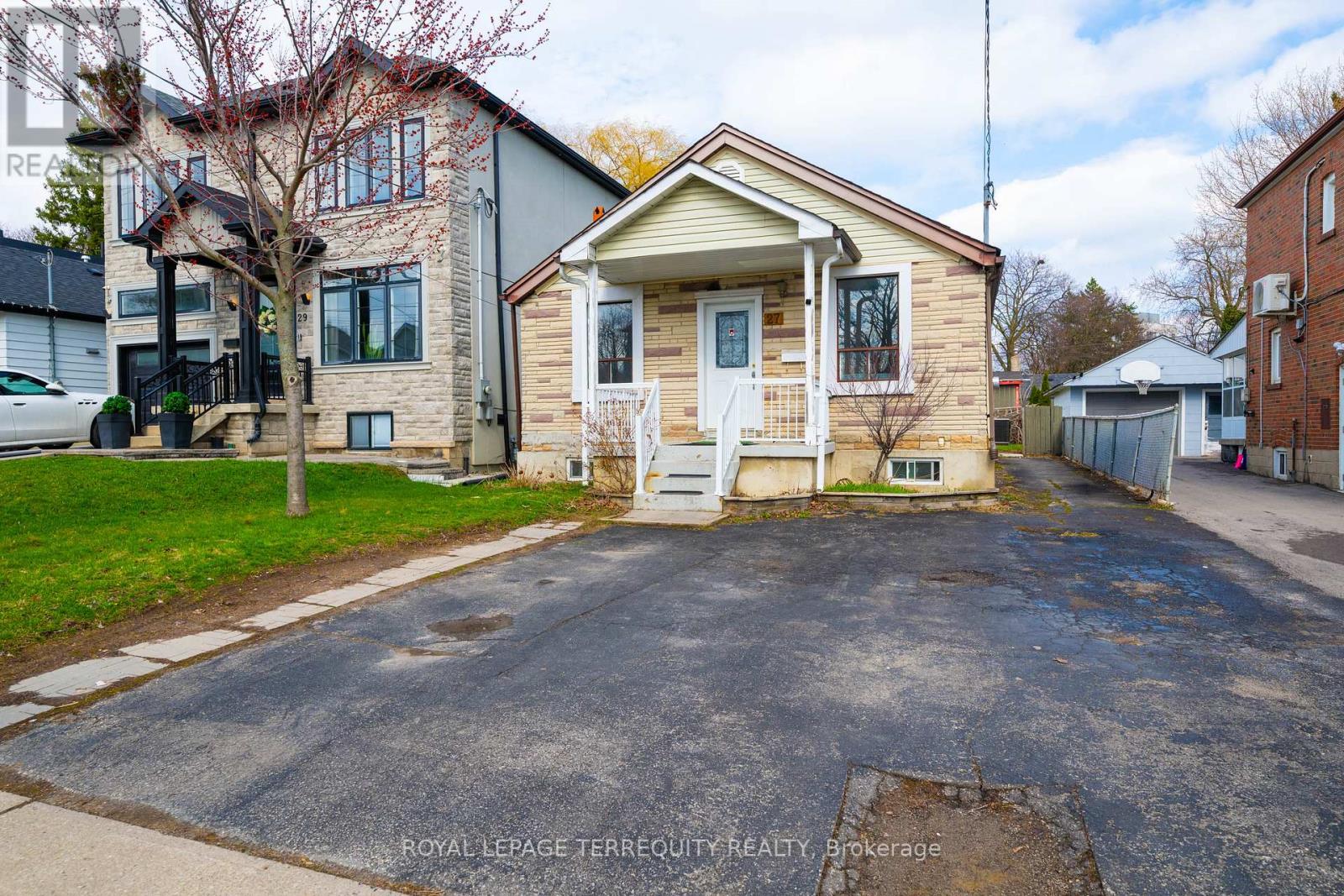 27 Phillip Avenue, Toronto, Ontario  M1N 3P8 - Photo 3 - E13019008