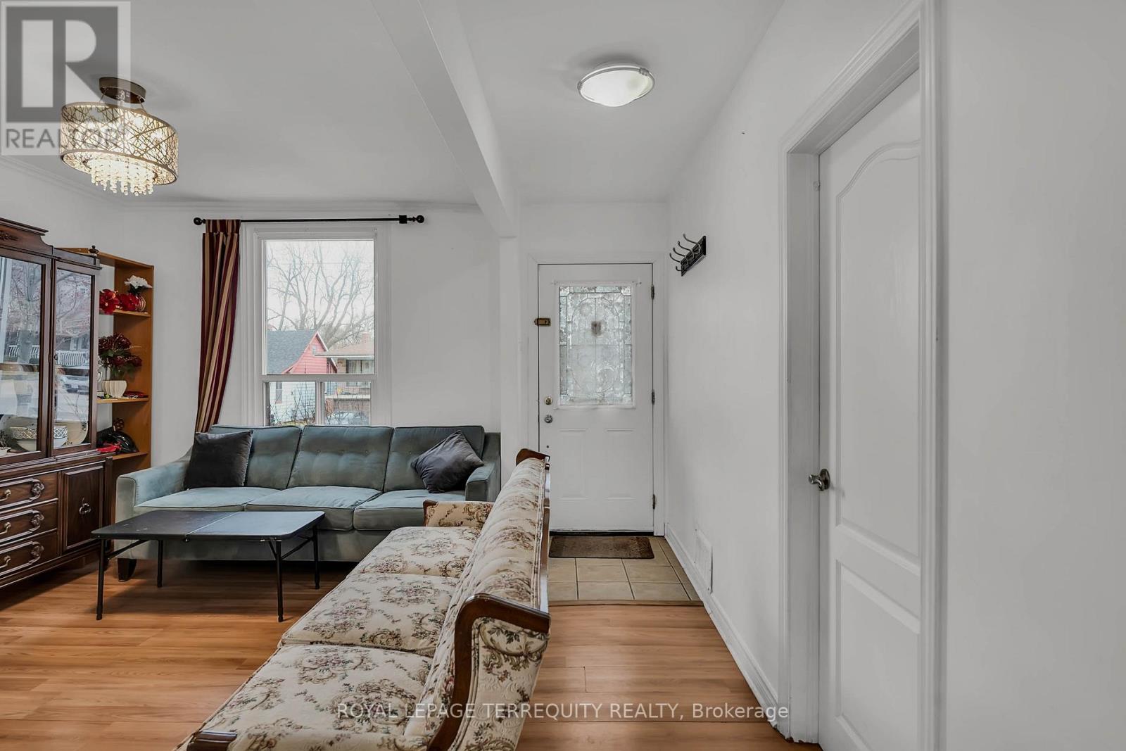 27 Phillip Avenue, Toronto, Ontario  M1N 3P8 - Photo 5 - E13019008