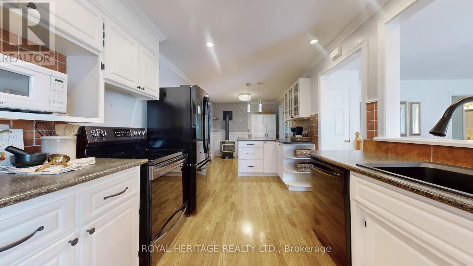 11 Durham Street, Whitby, Ontario  L1M 1A5 - Photo 11 - E13019028