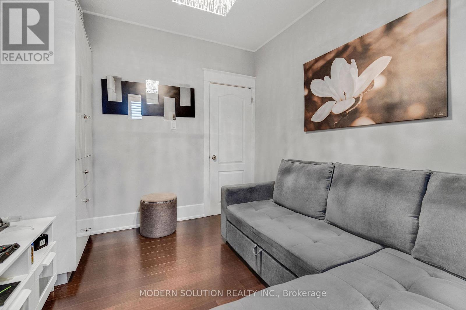 741 Milverton Boulevard, Toronto (Woodbine-Lumsden), Ontario  M4C 1Y3 - Photo 16 - E13019050