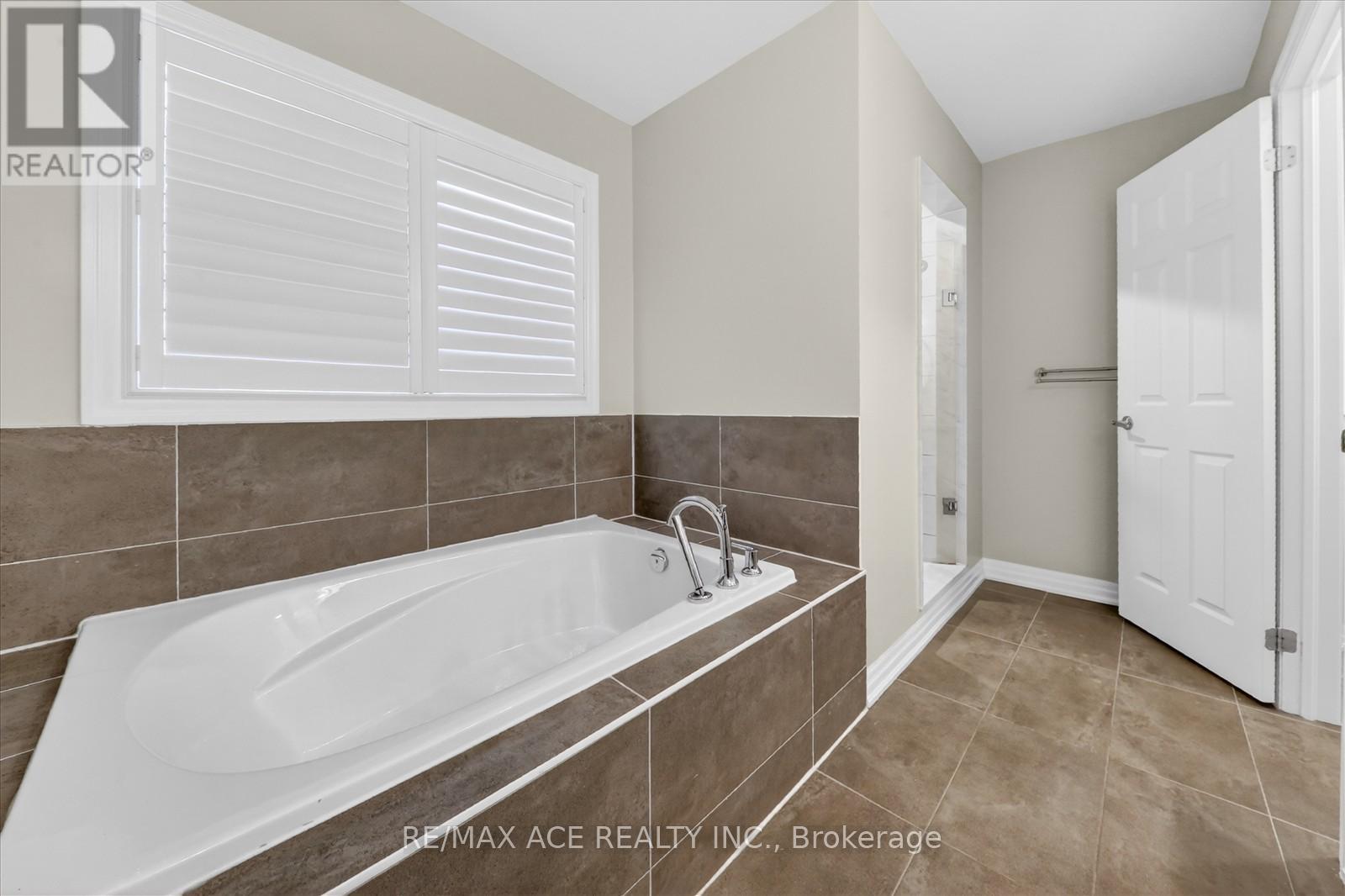 218 Flood Avenue, Clarington, Ontario  L1B 0W6 - Photo 23 - E13019054