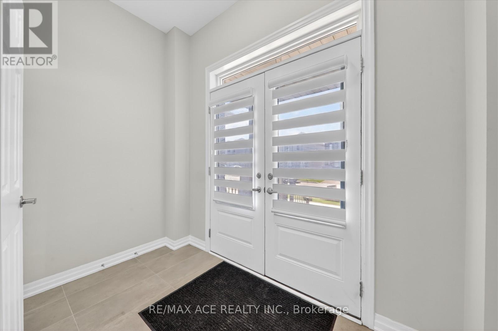 218 Flood Avenue, Clarington, Ontario  L1B 0W6 - Photo 4 - E13019054