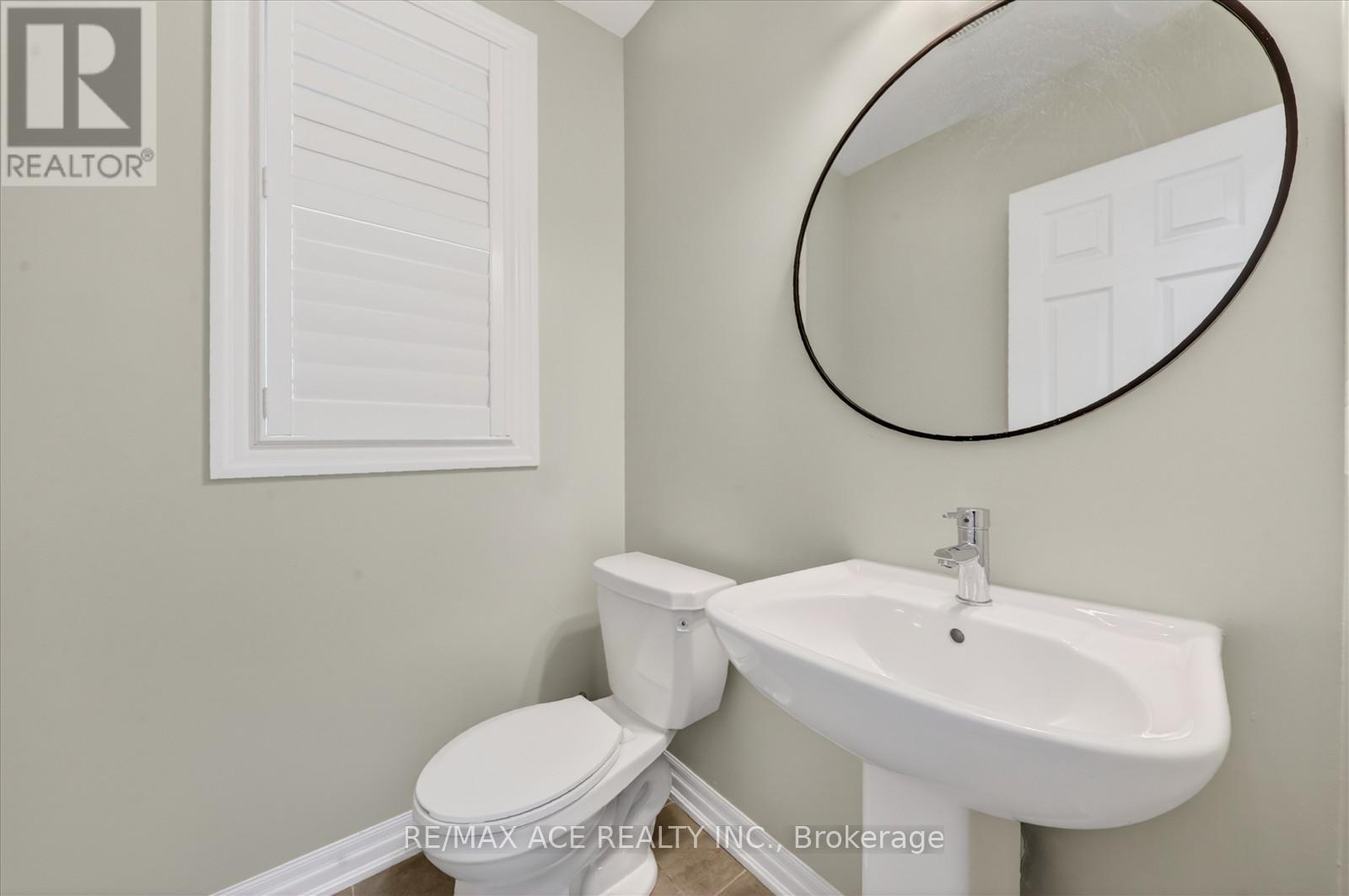 218 Flood Avenue, Clarington, Ontario  L1B 0W6 - Photo 5 - E13019054