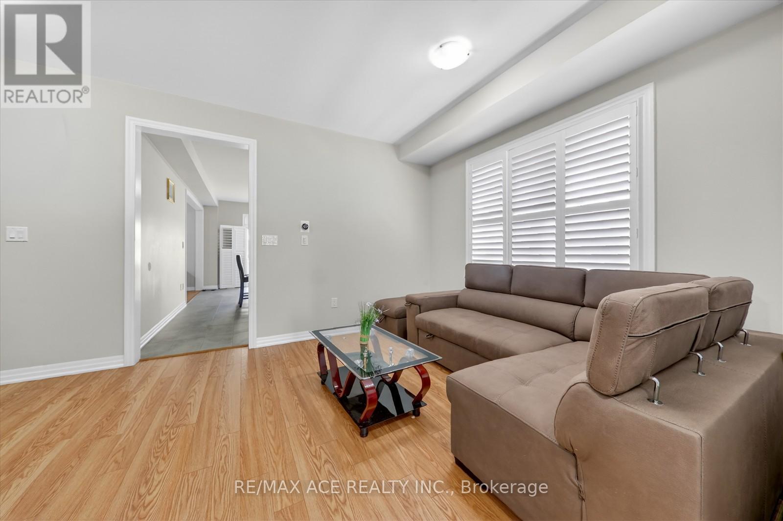 218 Flood Avenue, Clarington, Ontario  L1B 0W6 - Photo 6 - E13019054