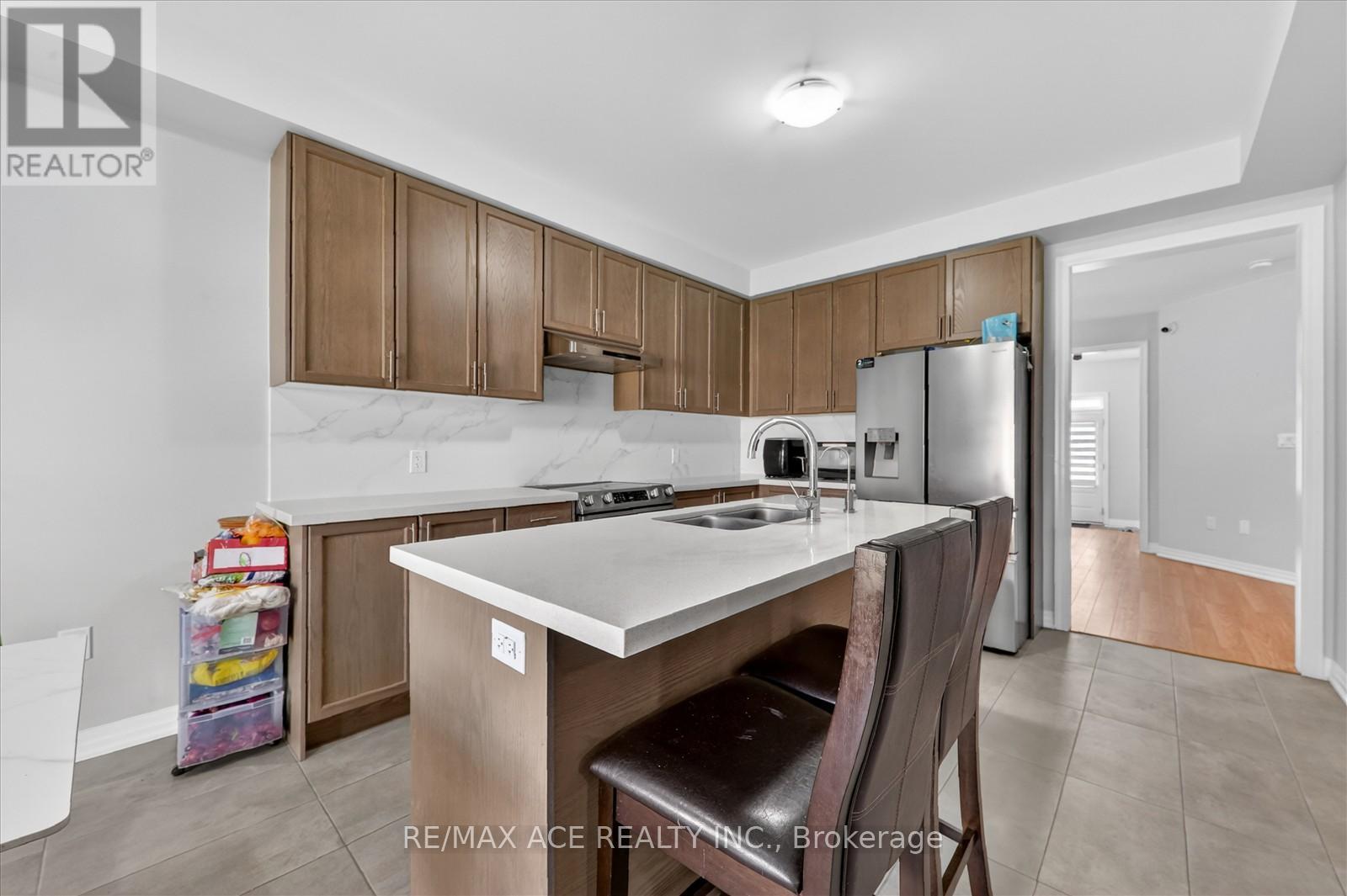 218 Flood Avenue, Clarington, Ontario  L1B 0W6 - Photo 9 - E13019054