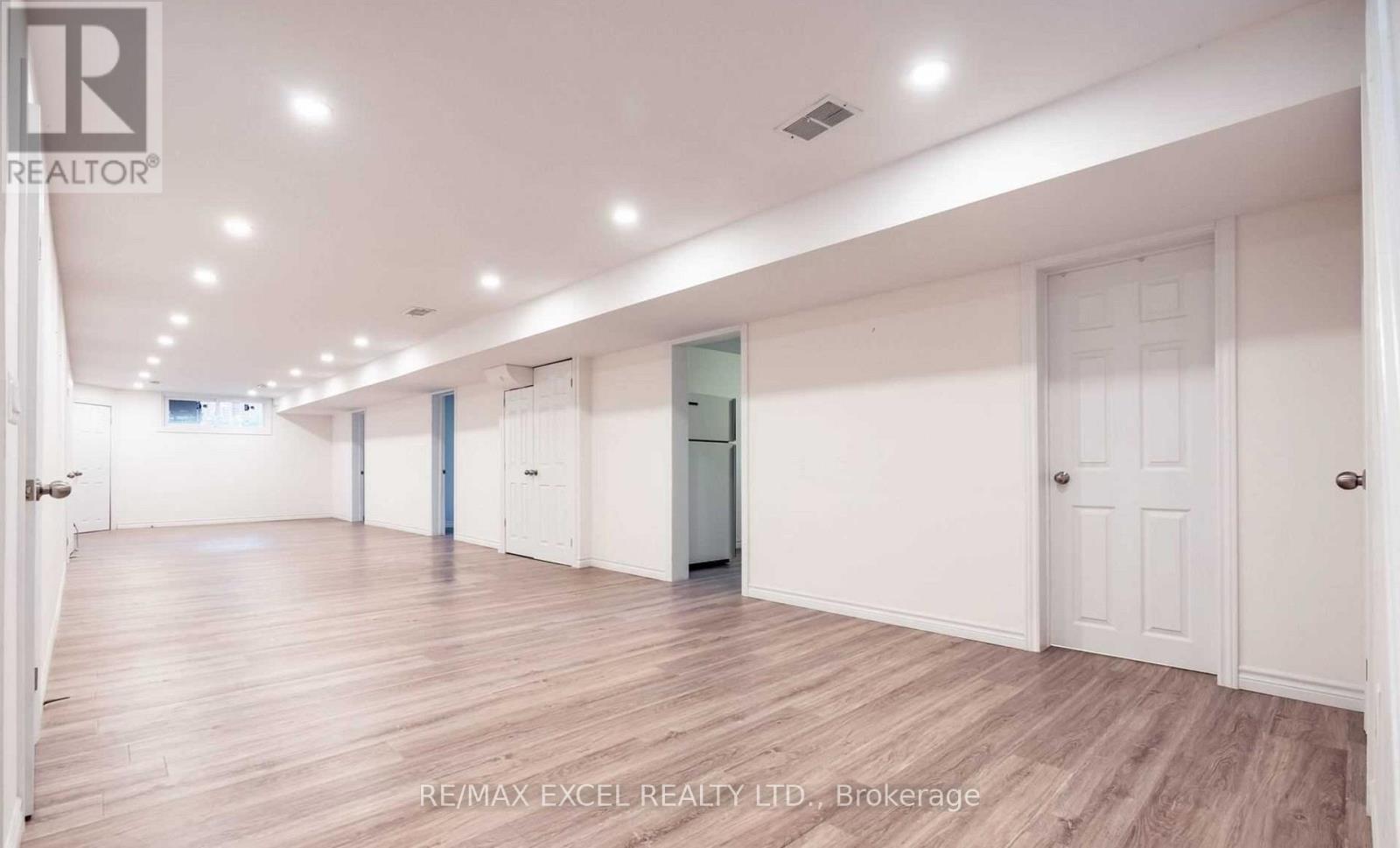 899 GLEN STREET, Oshawa, Ontario