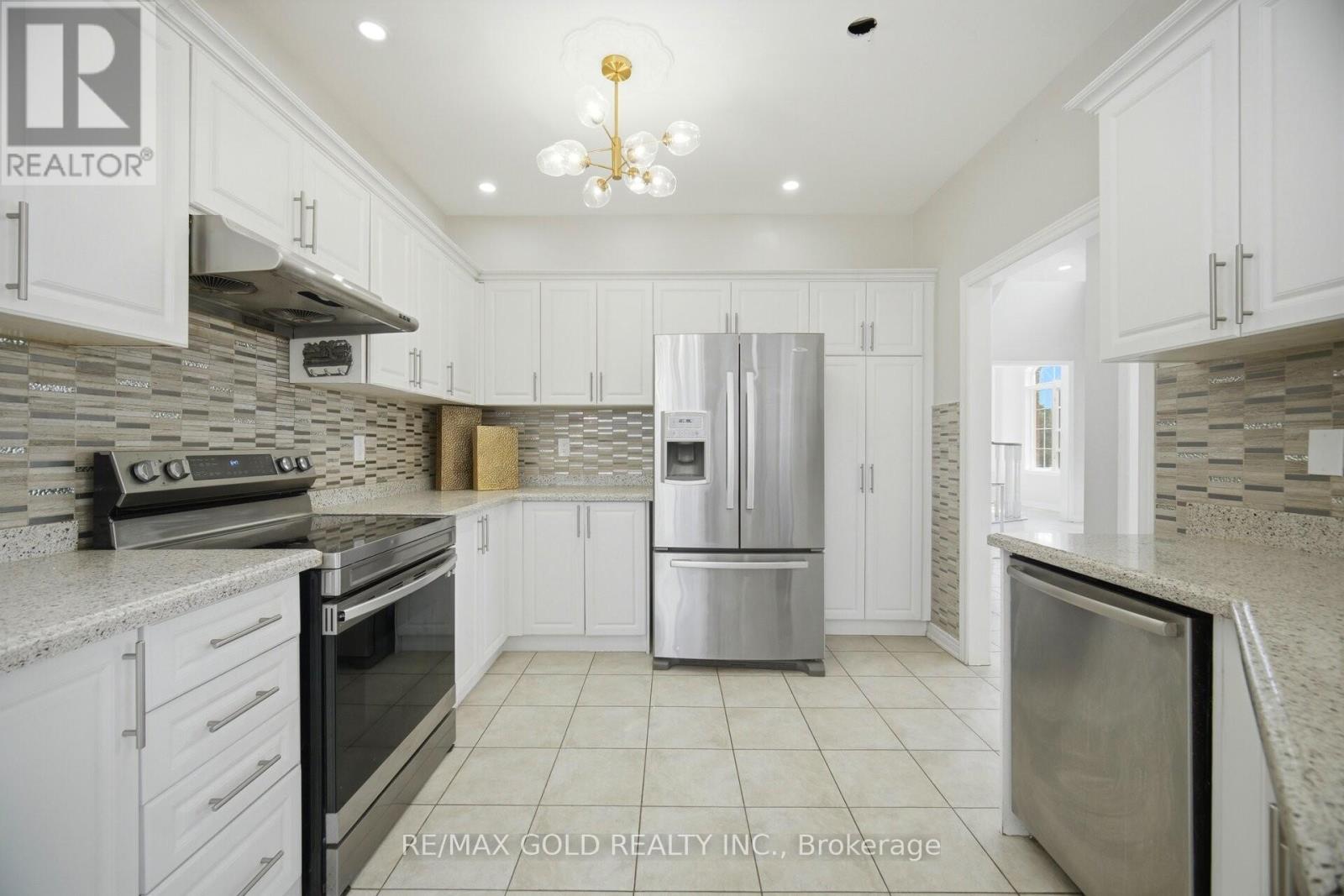 26 Gorevale Drive, Brampton, Ontario  L6P 1N9 - Photo 11 - W12992312