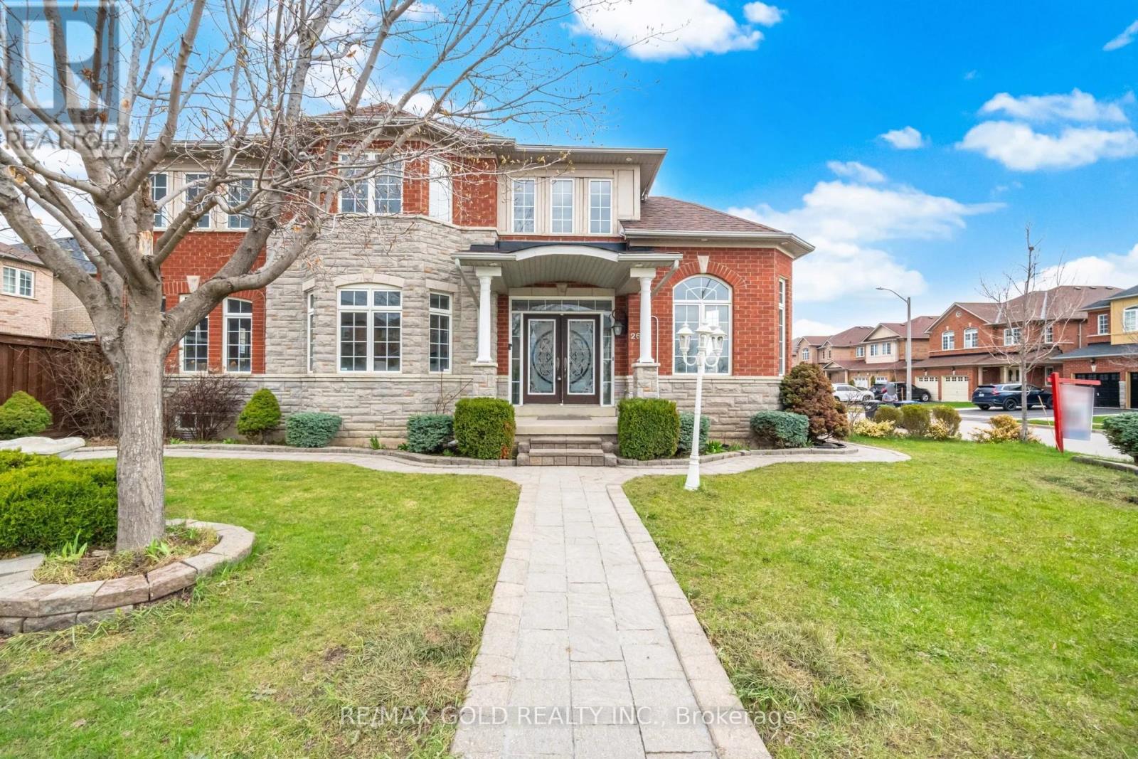 26 Gorevale Drive, Brampton, Ontario  L6P 1N9 - Photo 2 - W12992312