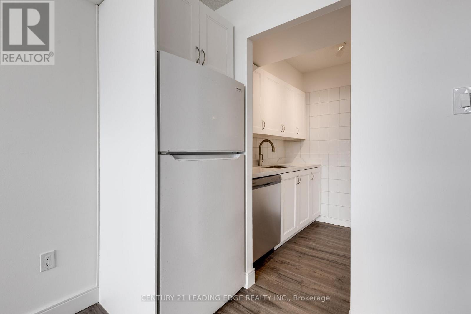 1208 - 200 Lotherton Pathway, Toronto, Ontario  M6B 2G9 - Photo 5 - W13018828