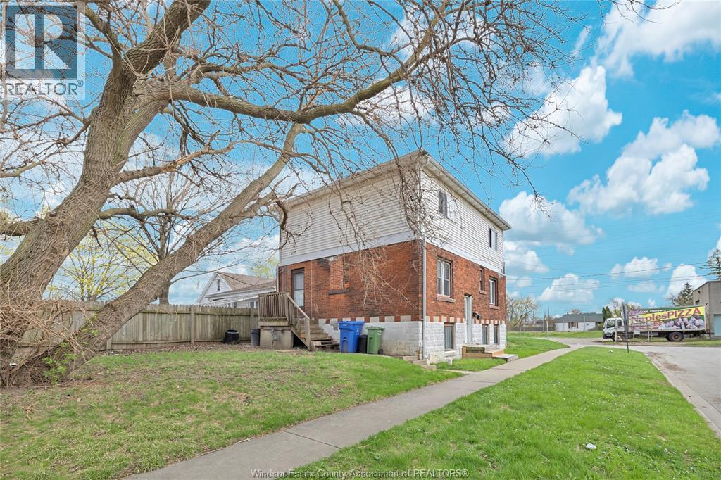 1398 Rooney, Windsor, Ontario  N9B 1K7 - Photo 3 - 26008560