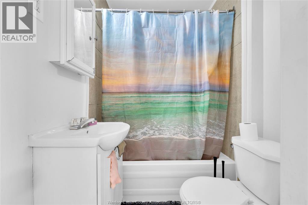 1398 Rooney, Windsor, Ontario  N9B 1K7 - Photo 32 - 26008560