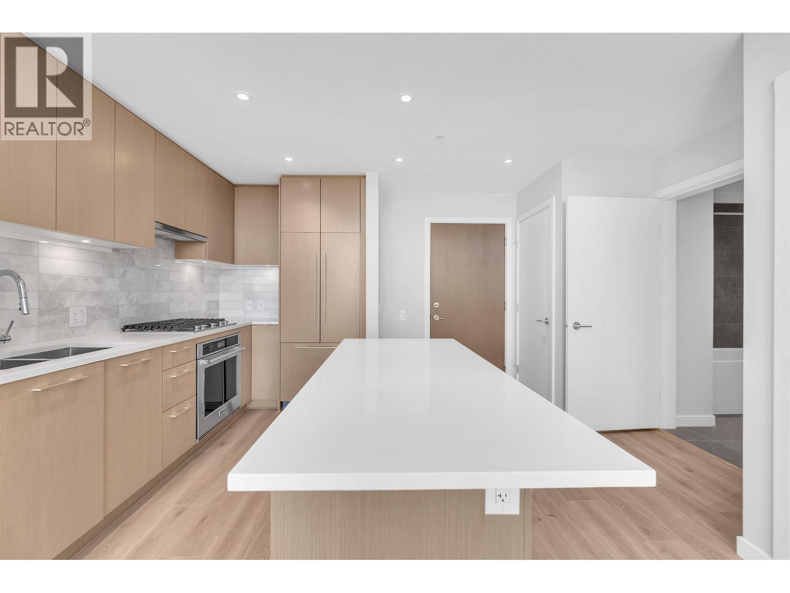 605 110 E 17th Street, North Vancouver, British Columbia  V7L 0K4 - Photo 4 - R3113166