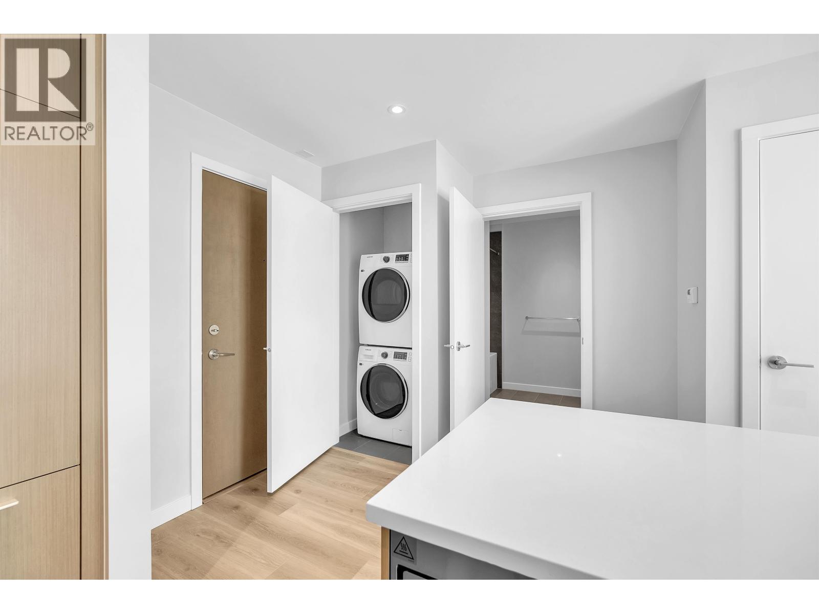 605 110 E 17th Street, North Vancouver, British Columbia  V7L 0K4 - Photo 7 - R3113166