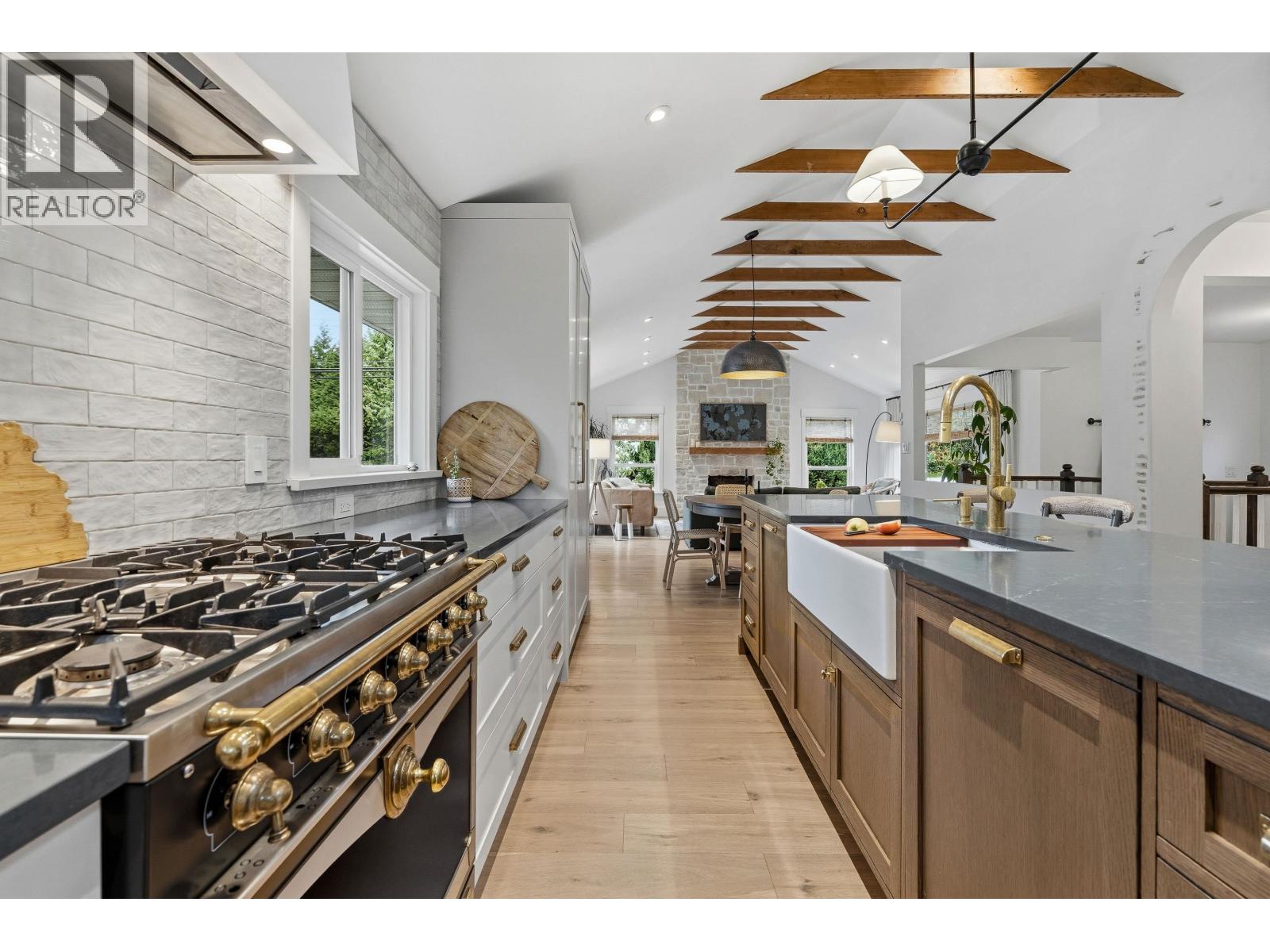 1335 Ridgewood Drive, North Vancouver, British Columbia  V7R 1J4 - Photo 13 - R3113138