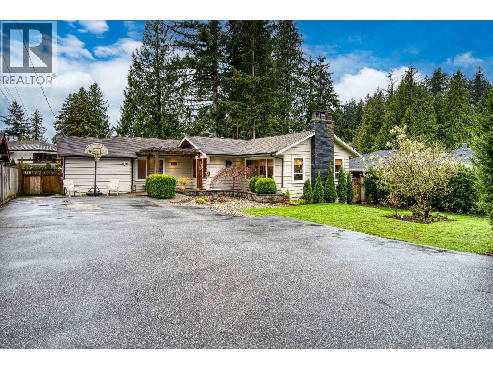 1335 Ridgewood Drive, North Vancouver, British Columbia  V7R 1J4 - Photo 39 - R3113138