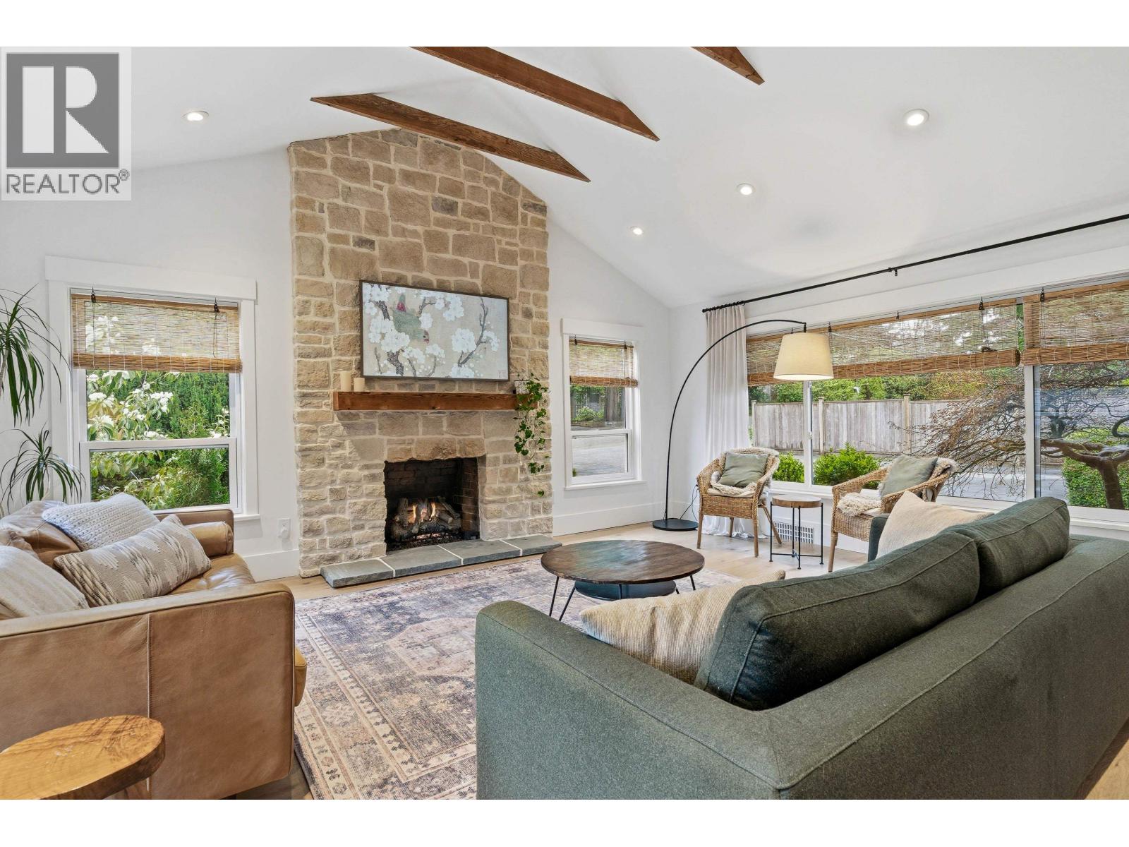 1335 Ridgewood Drive, North Vancouver, British Columbia  V7R 1J4 - Photo 6 - R3113138