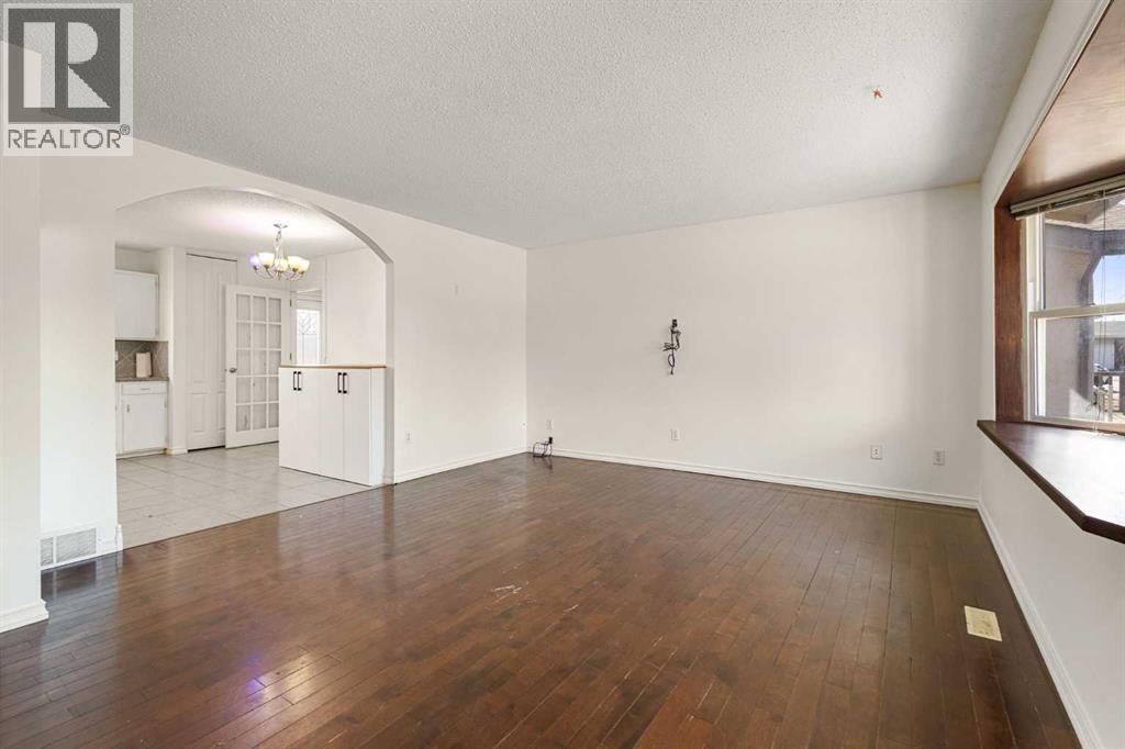 268 Madeira Place Ne, Calgary, Alberta  T2A 5T1 - Photo 3 - A2301328