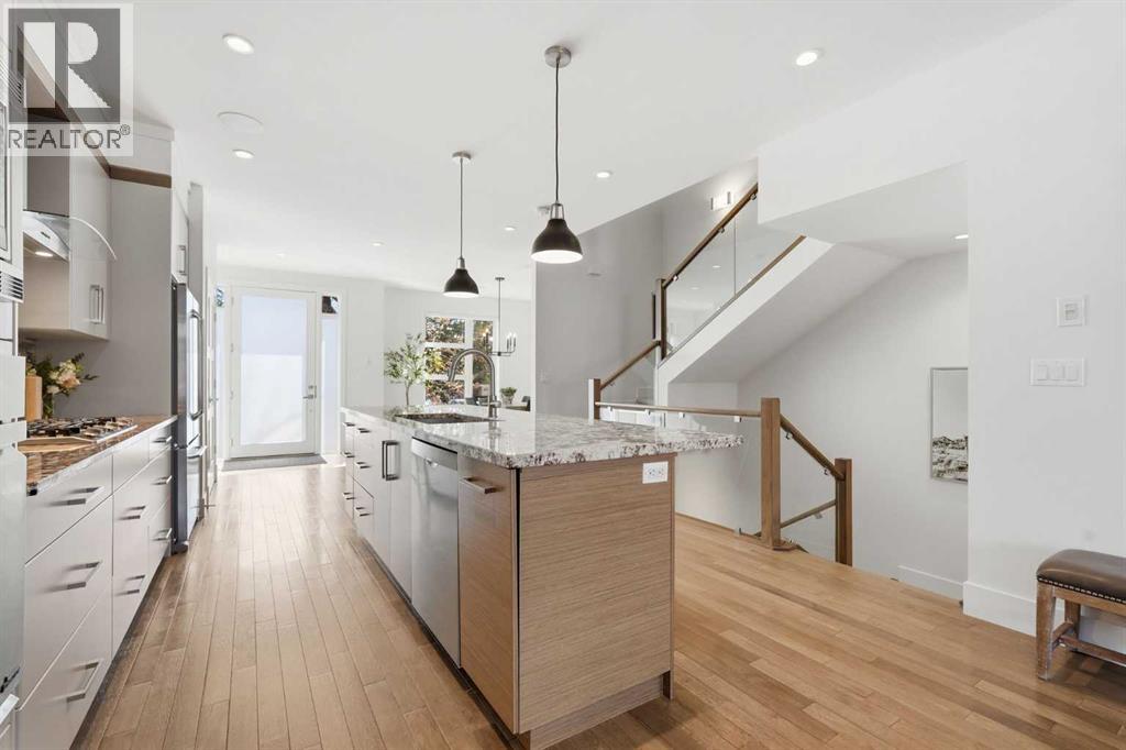 2825 26 Street Sw, Calgary, Alberta  T3E 2B1 - Photo 9 - A2302000