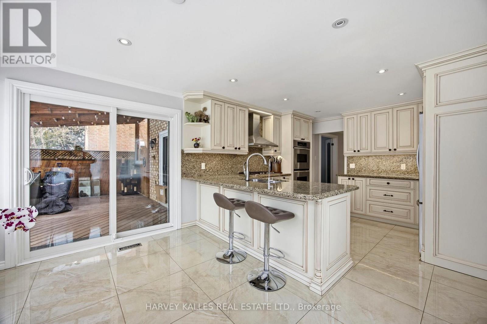 682 Willowbank Trail, Mississauga, Ontario  L4W 3L8 - Photo 13 - W13019040