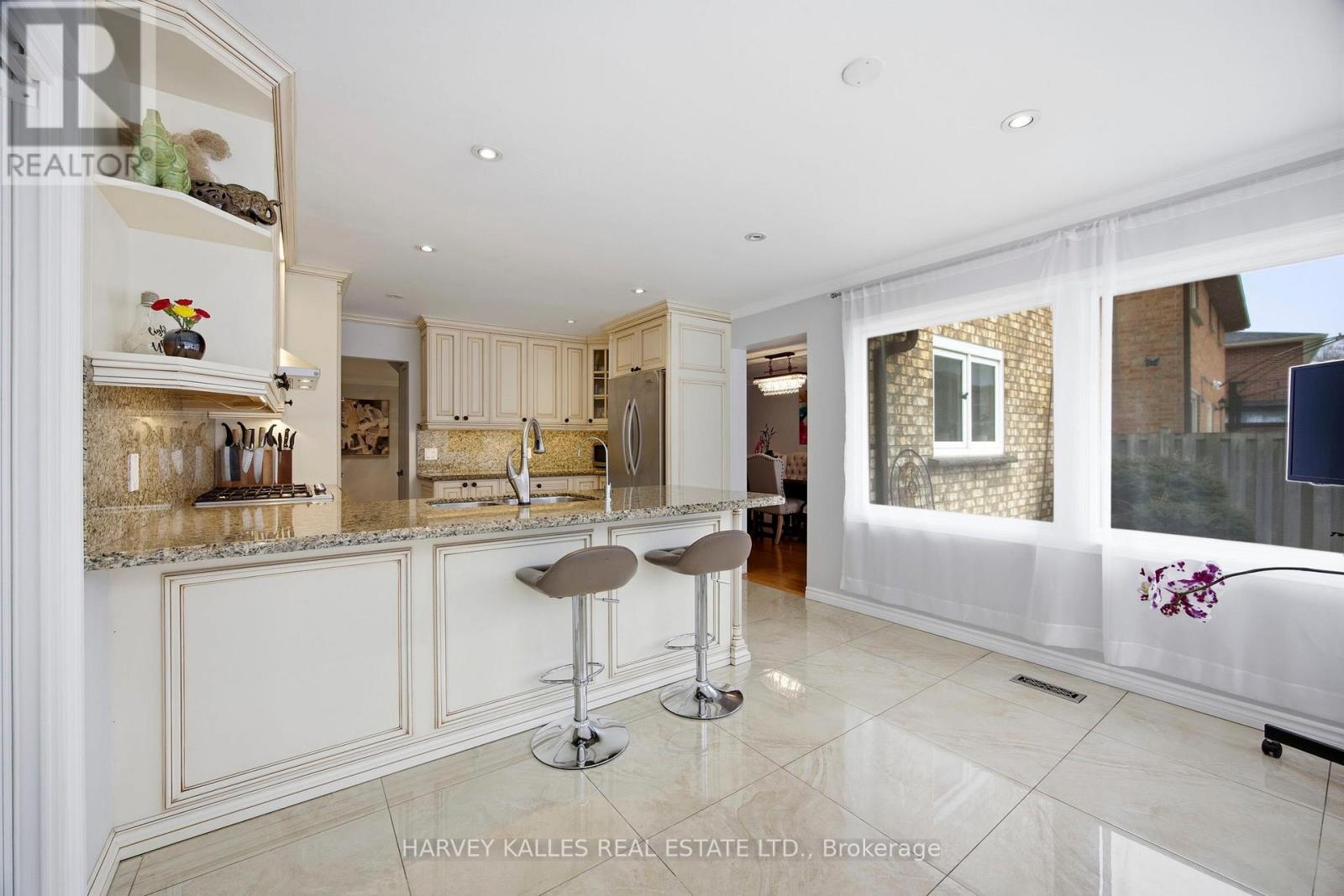 682 Willowbank Trail, Mississauga, Ontario  L4W 3L8 - Photo 14 - W13019040