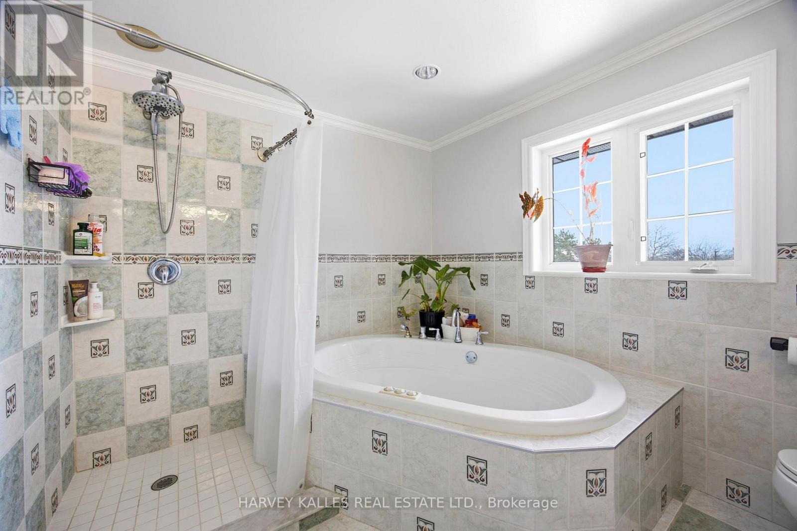 682 Willowbank Trail, Mississauga, Ontario  L4W 3L8 - Photo 23 - W13019040