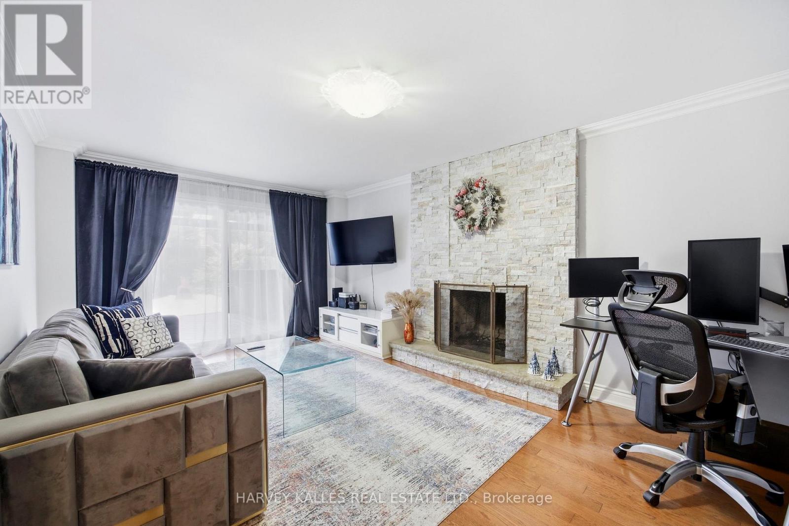 682 Willowbank Trail, Mississauga, Ontario  L4W 3L8 - Photo 3 - W13019040