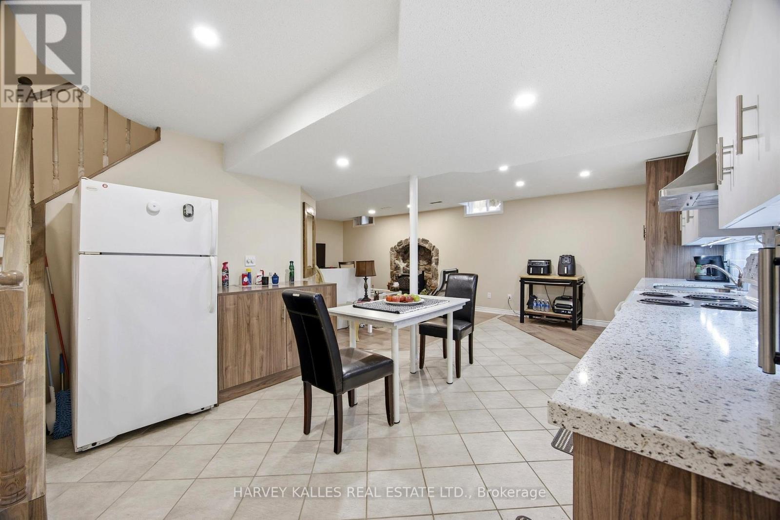 682 Willowbank Trail, Mississauga, Ontario  L4W 3L8 - Photo 32 - W13019040