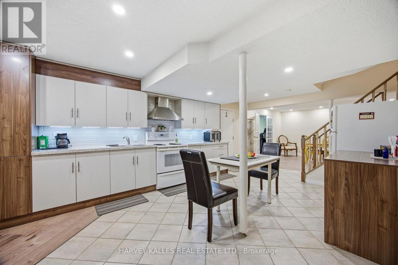 682 Willowbank Trail, Mississauga, Ontario  L4W 3L8 - Photo 34 - W13019040