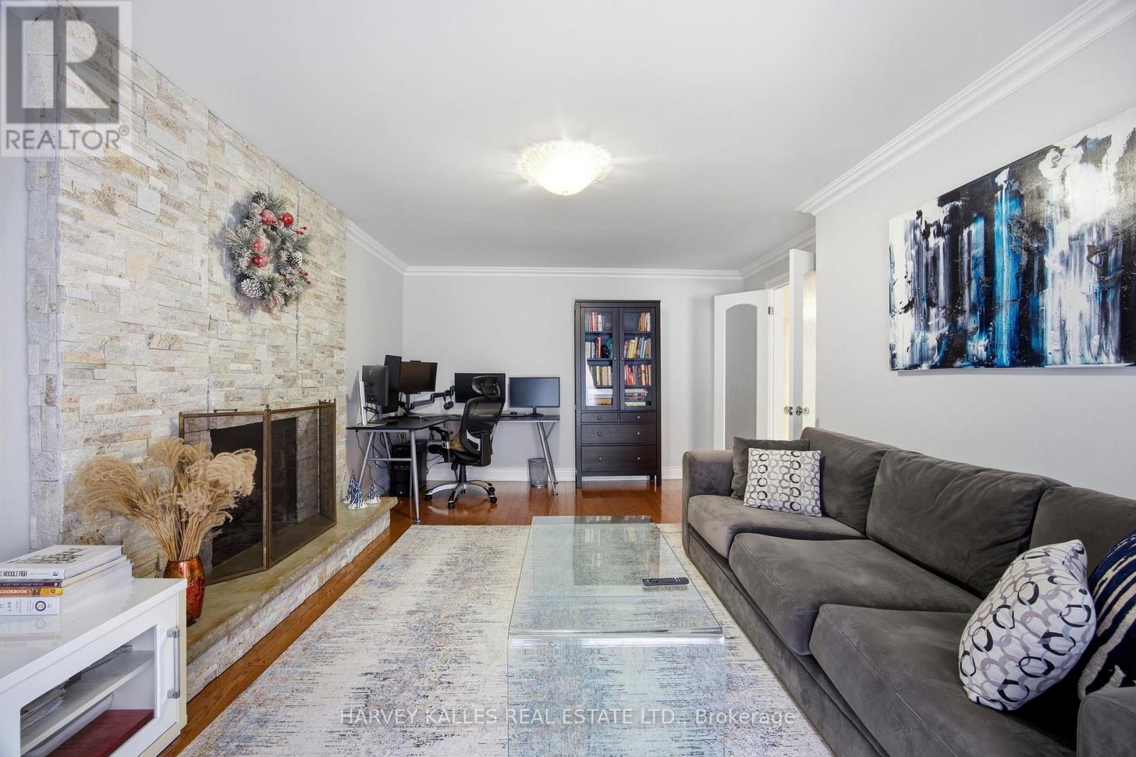 682 Willowbank Trail, Mississauga, Ontario  L4W 3L8 - Photo 4 - W13019040