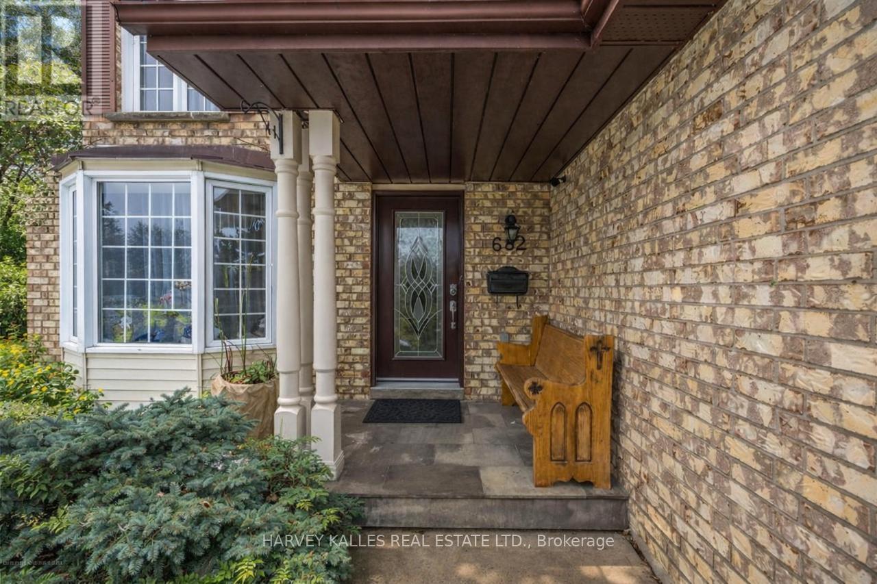 682 Willowbank Trail, Mississauga, Ontario  L4W 3L8 - Photo 49 - W13019040