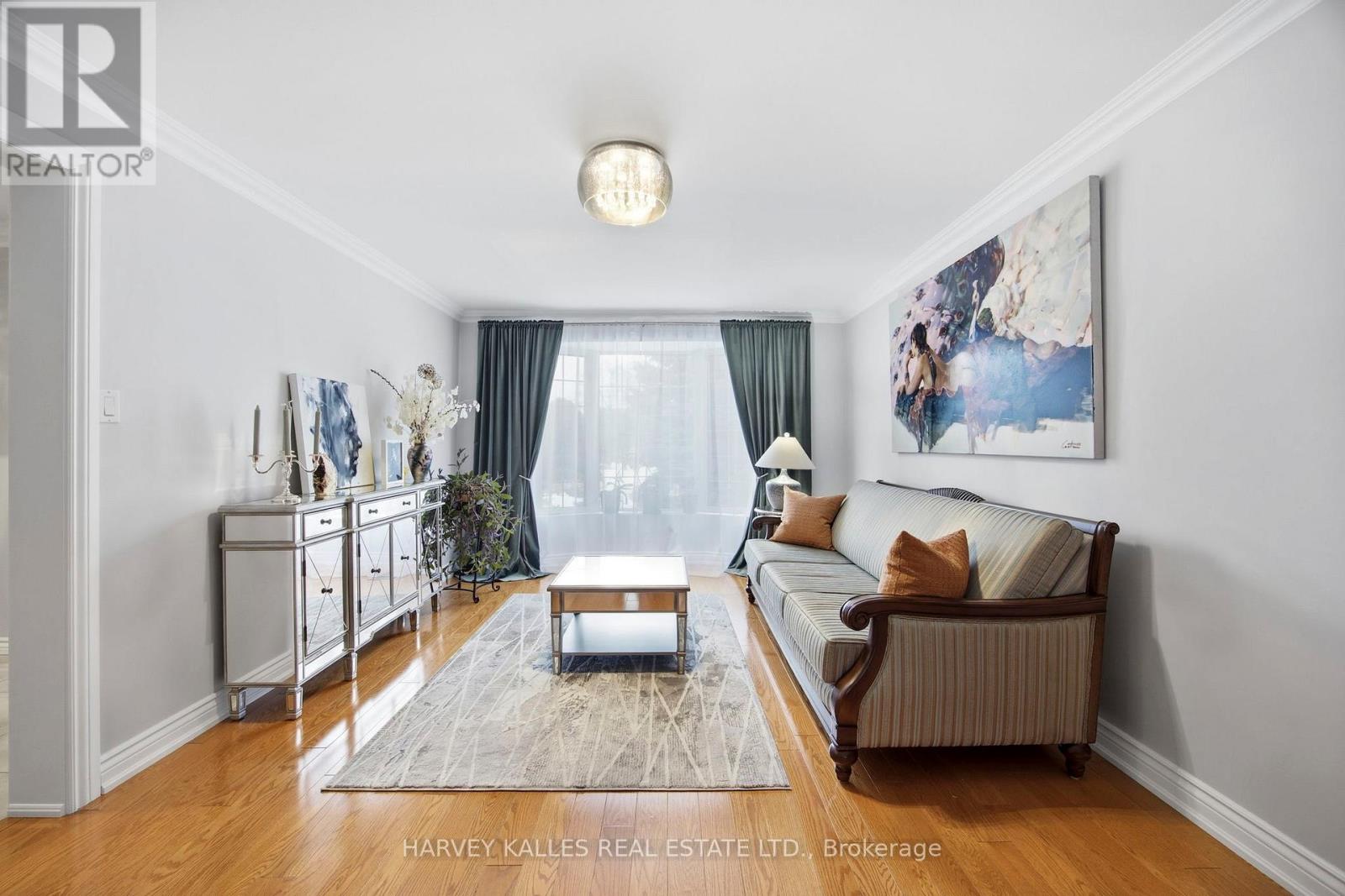 682 Willowbank Trail, Mississauga, Ontario  L4W 3L8 - Photo 5 - W13019040