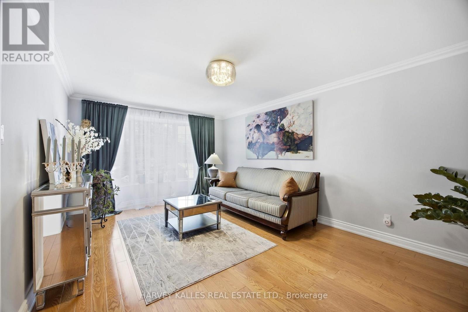 682 Willowbank Trail, Mississauga, Ontario  L4W 3L8 - Photo 6 - W13019040