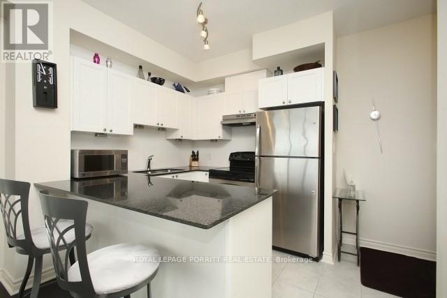 1109 - 3865 Lake Shore Boulevard W, Toronto (Long Branch), Ontario  M8W 0A2 - Photo 3 - W13019046