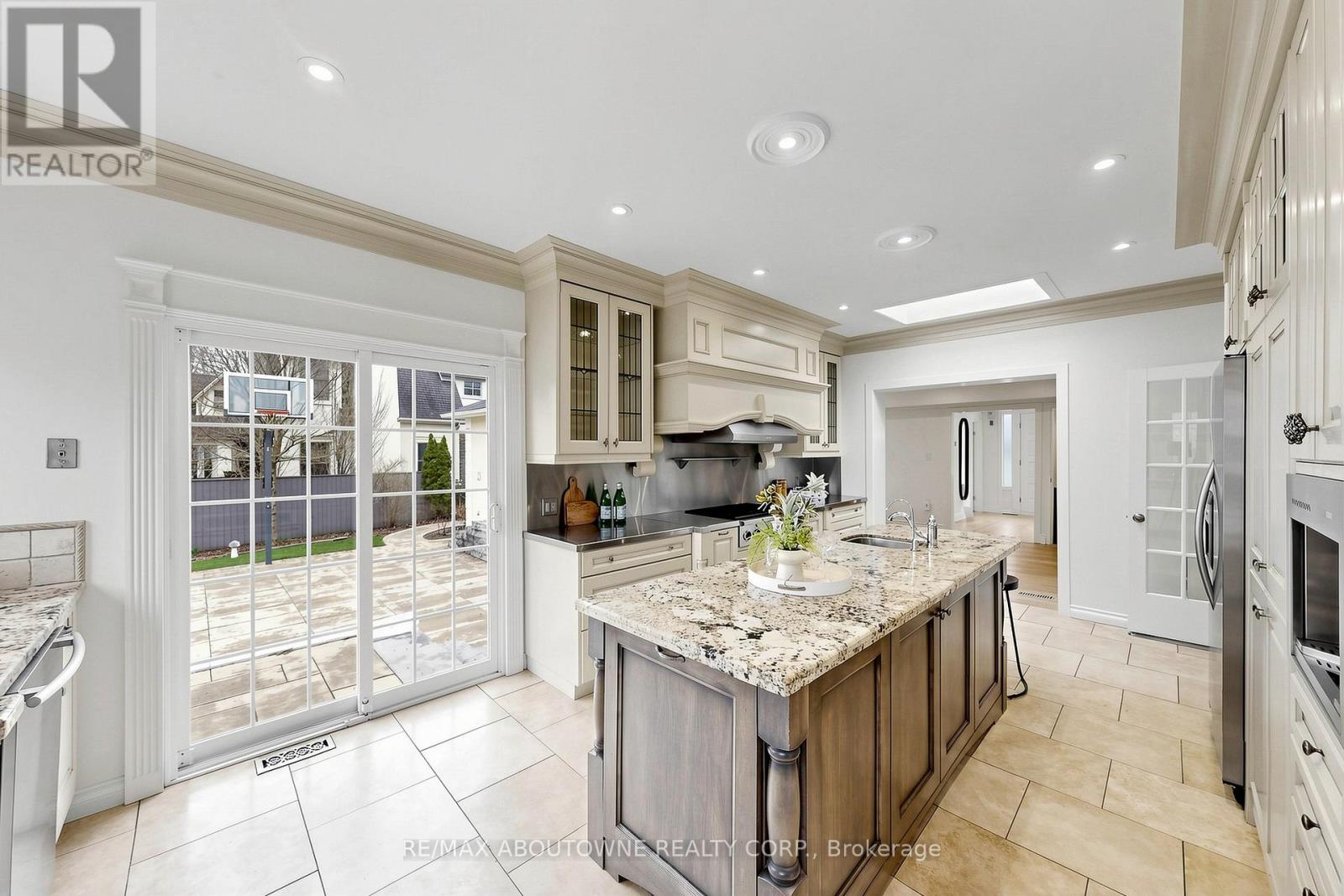 1316 Cambridge Drive, Oakville, Ontario  L6J 1S3 - Photo 12 - W13019156