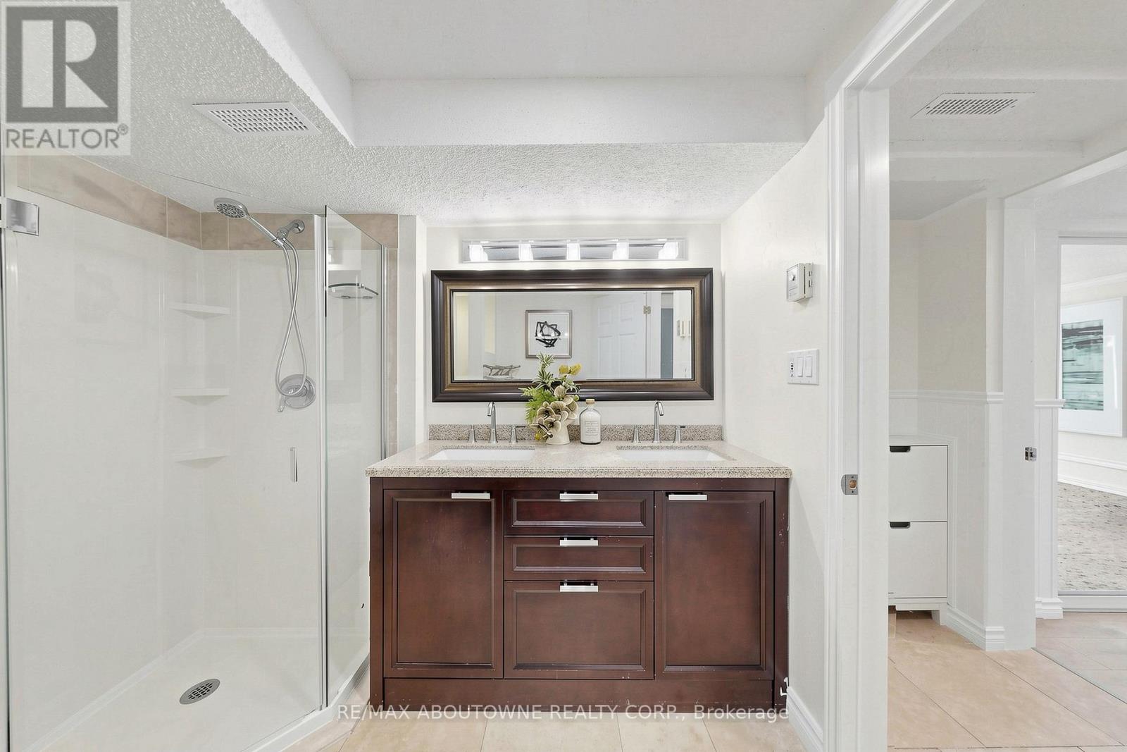 1316 Cambridge Drive, Oakville, Ontario  L6J 1S3 - Photo 20 - W13019156