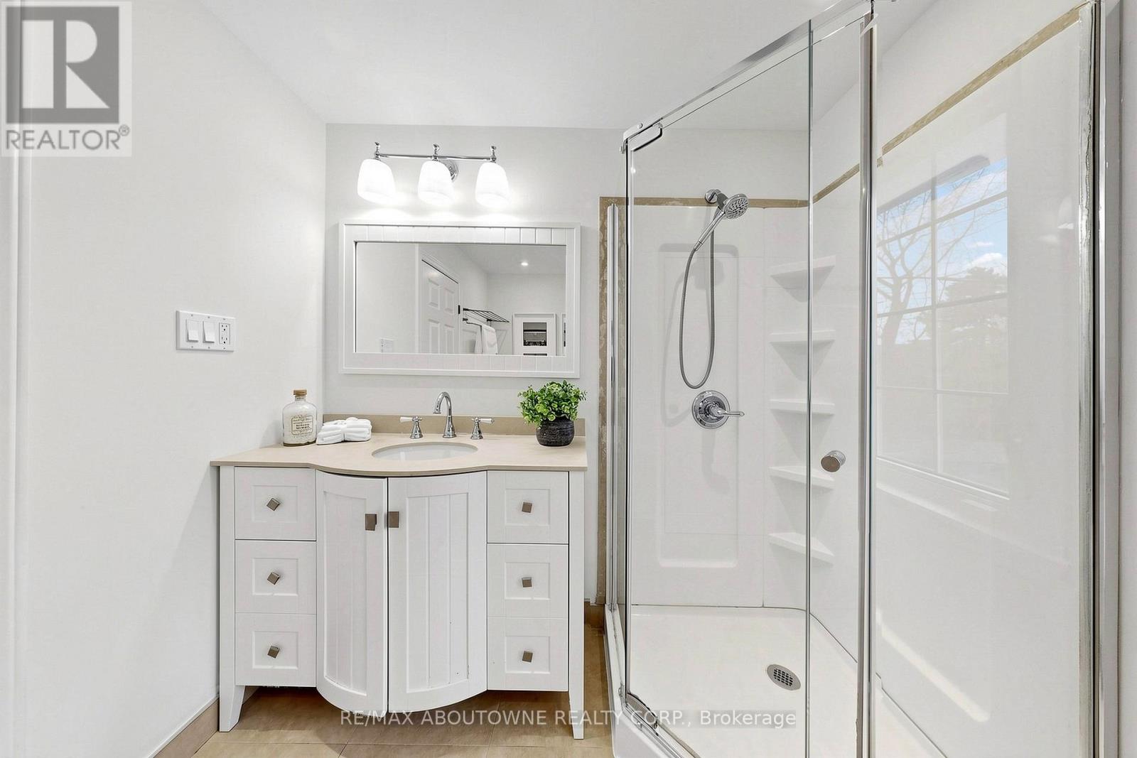 1316 Cambridge Drive, Oakville, Ontario  L6J 1S3 - Photo 30 - W13019156