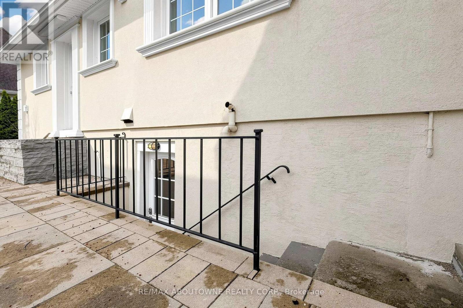 1316 Cambridge Drive, Oakville, Ontario  L6J 1S3 - Photo 38 - W13019156