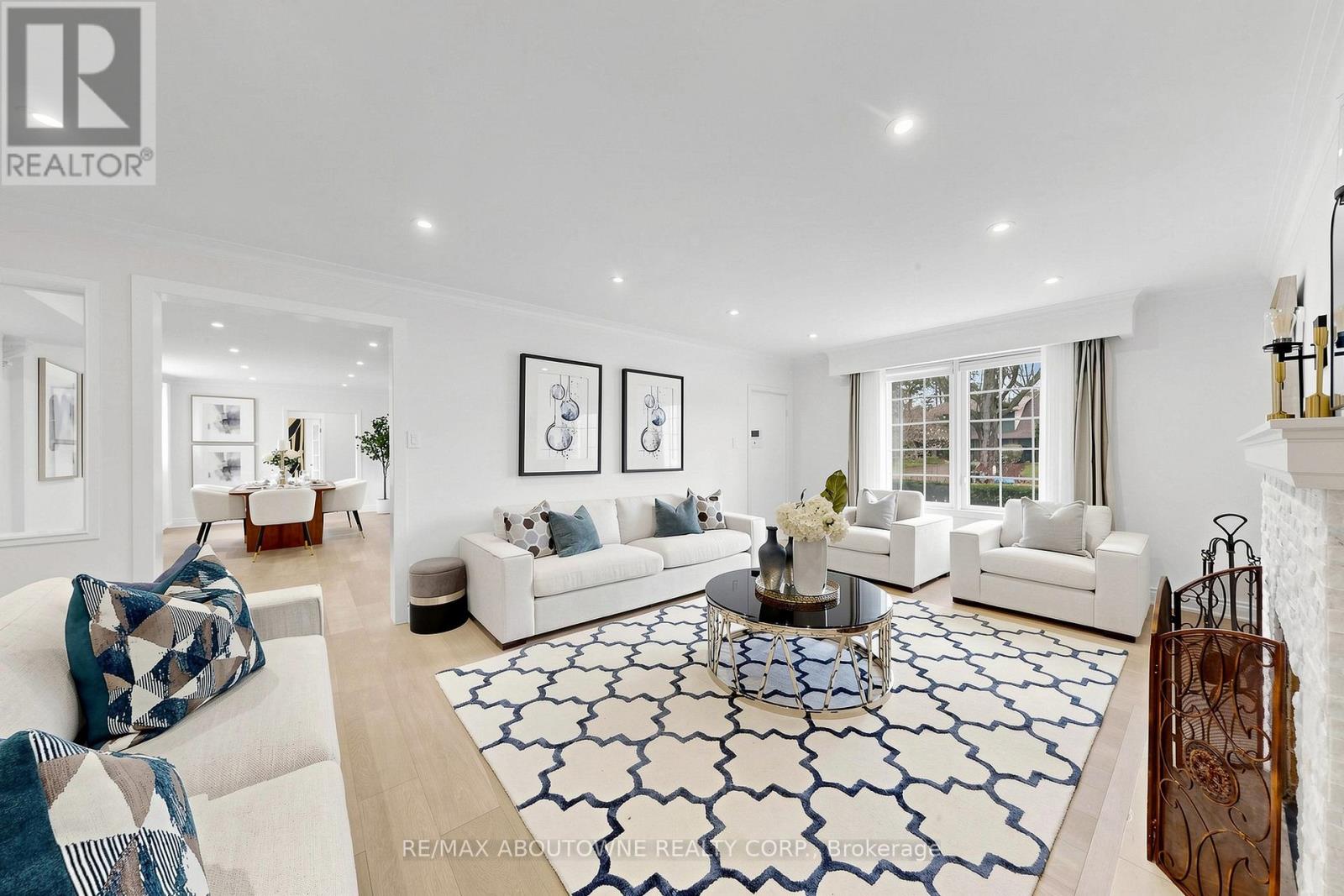 1316 Cambridge Drive, Oakville, Ontario  L6J 1S3 - Photo 5 - W13019156