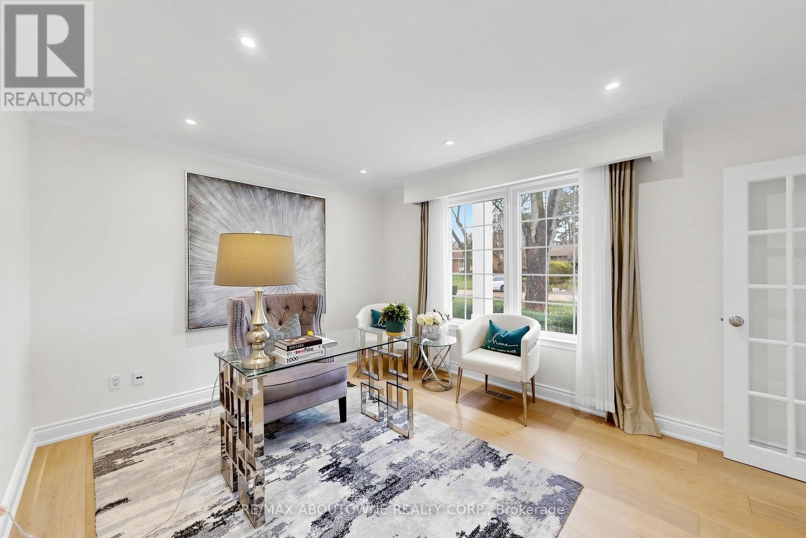 1316 Cambridge Drive, Oakville, Ontario  L6J 1S3 - Photo 7 - W13019156