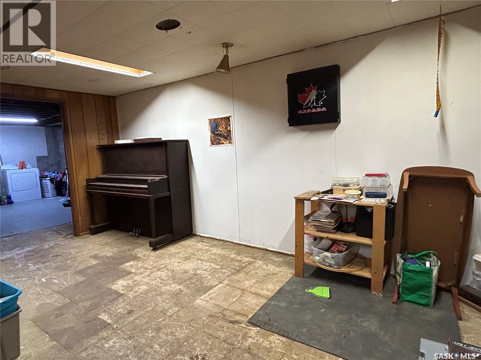 321 3rd Street, Frobisher, Saskatchewan  S0C 0Y0 - Photo 22 - SK033324