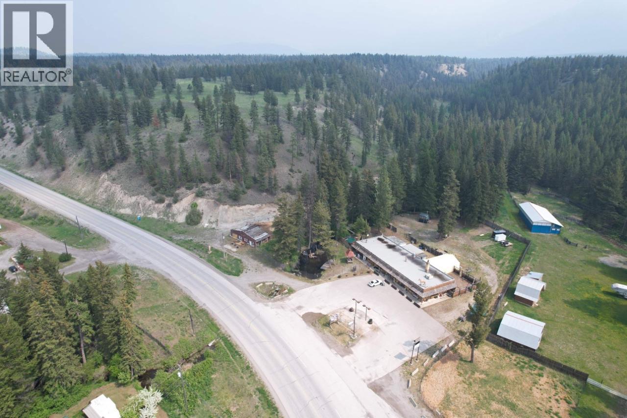 4534 93/95 Highway, Skookumchuck, British Columbia  V0B 2E0 - Photo 3 - 10383509
