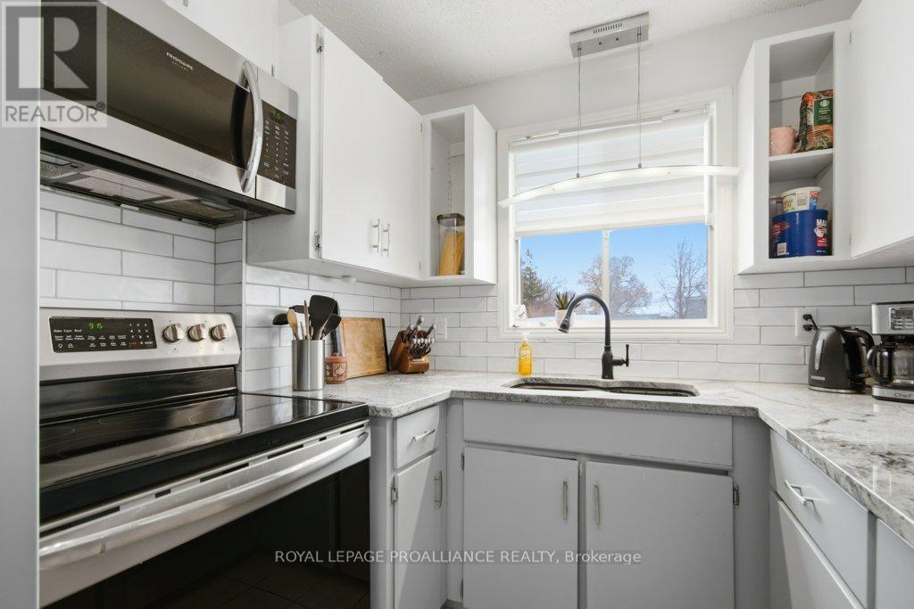 8 Birch Street, Quinte West, Ontario  K8V 6J1 - Photo 11 - X13019434