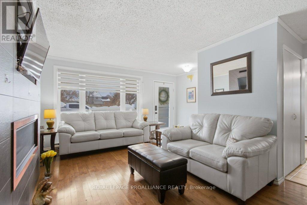 8 Birch Street, Quinte West, Ontario  K8V 6J1 - Photo 7 - X13019434